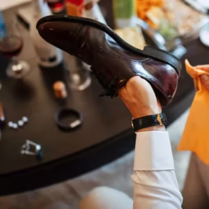 واکس زدن کفش چرمی